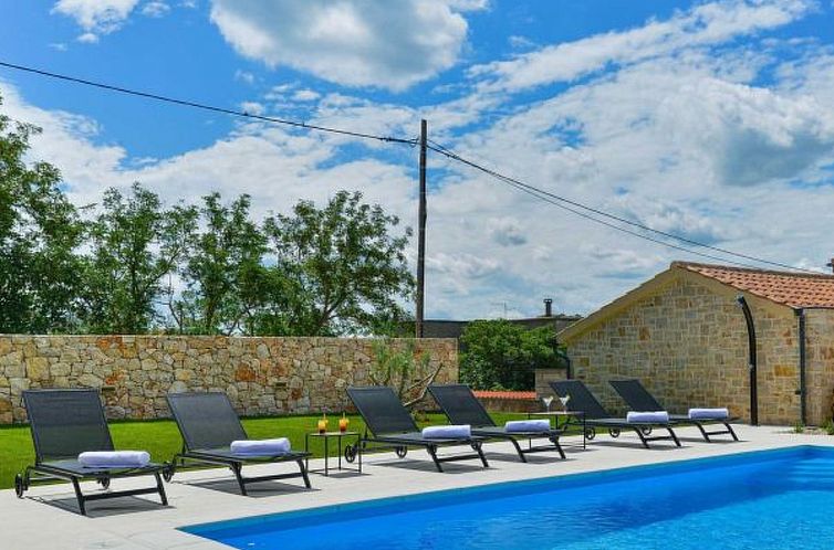 Vakantiehuis Stone Villa Banovi with heated pool
