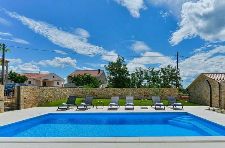 Vakantiehuis Stone Villa Banovi with heated pool