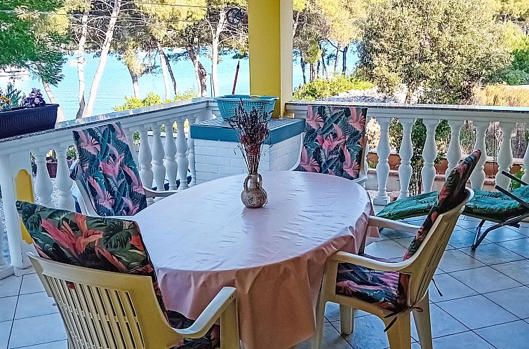 Appartement mit Terrasse am Meer