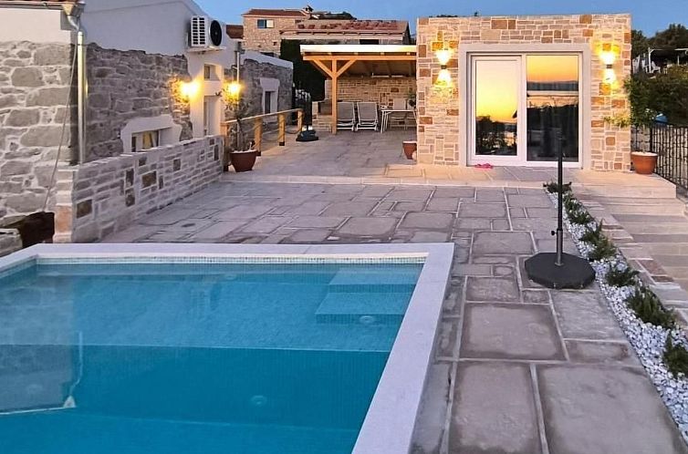Unterkunft 10315204 - Ferienhaus Dalmatien - Vakantiehuis "Haus 51" direkt am Strand