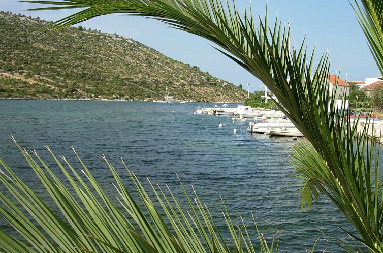 Vakantiehuis Großes, strandnahes Ferienhaus in Podglavica