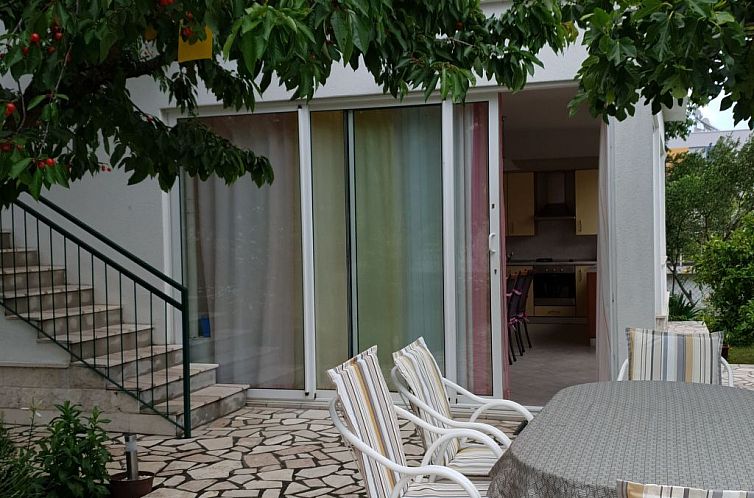 Vakantiehuis Großes, strandnahes Ferienhaus in Podglavica