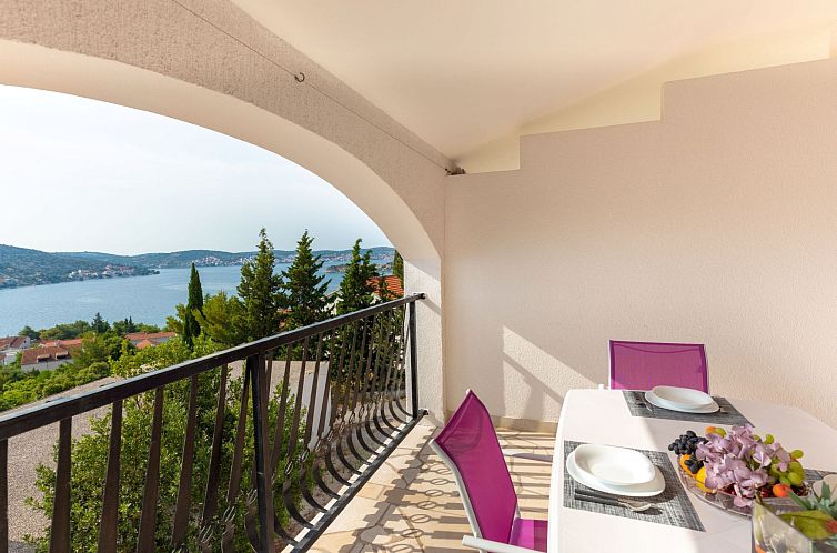 Unterkunft 10315821 - Appartement Dalmatien - Appartement Appartement "Maya" mit Blick auf das Wasser