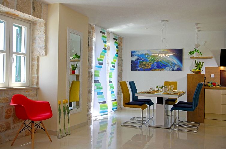 Appartement in Bol mit privatem Parkplatz