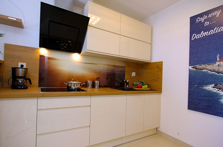 Appartement in Bol mit privatem Parkplatz