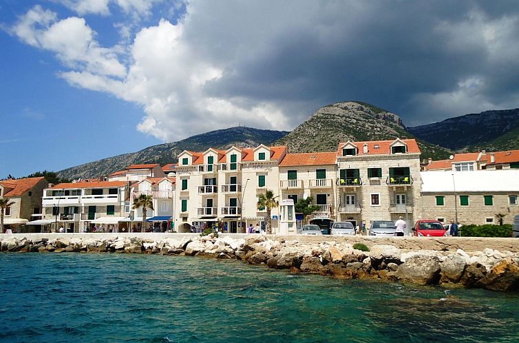 Appartement in Bol mit privatem Parkplatz