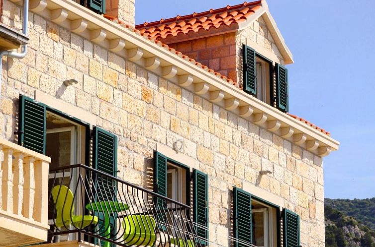 Appartement in Bol mit privatem Parkplatz