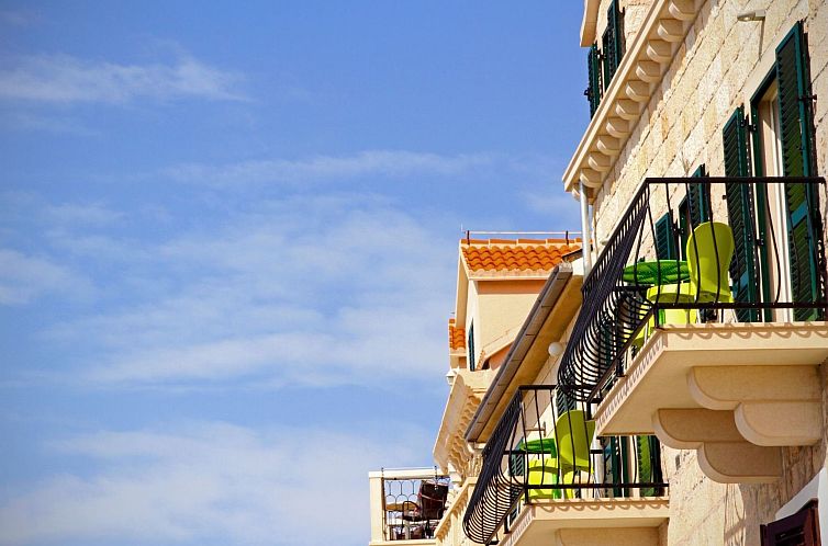 Appartement in Bol mit privatem Parkplatz