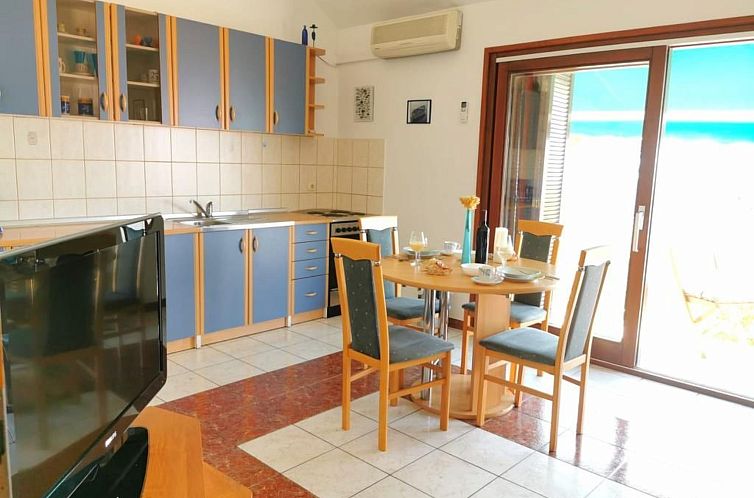 Appartement für 3 Personen  + 1 Kind ca. 55 m&sup2; in Bol,