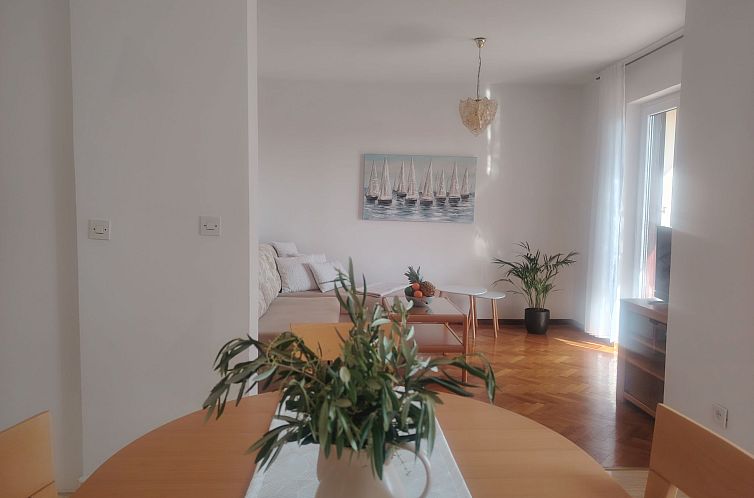 Appartement mit Balkon und Meerblick