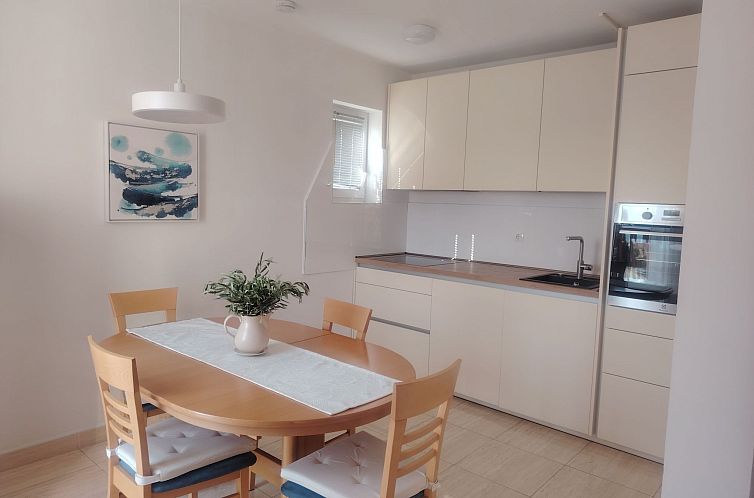 Appartement mit Balkon und Meerblick
