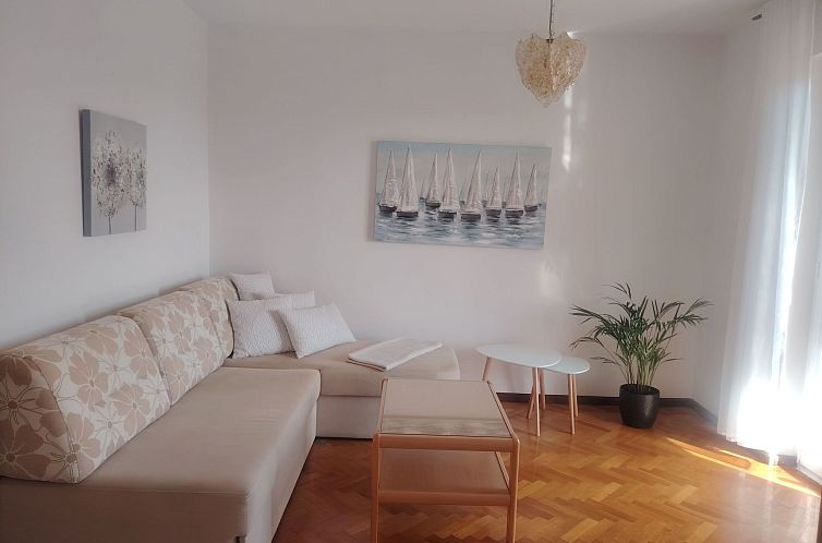 Appartement mit Balkon und Meerblick