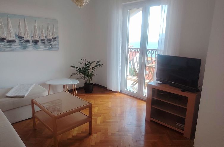 Appartement mit Balkon und Meerblick