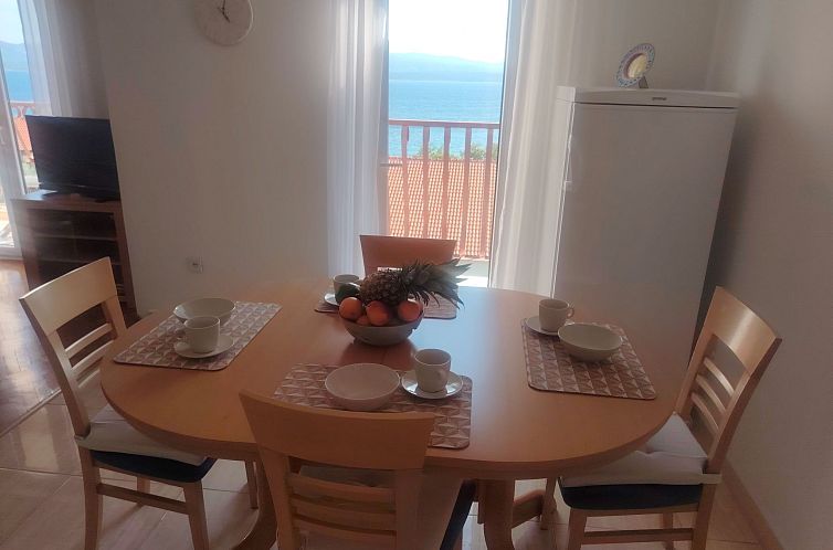 Appartement mit Balkon und Meerblick