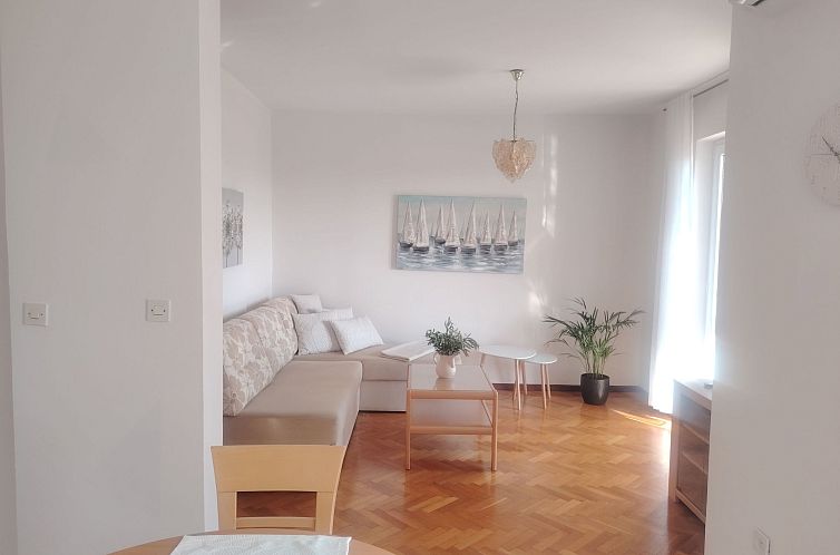 Appartement mit Balkon und Meerblick