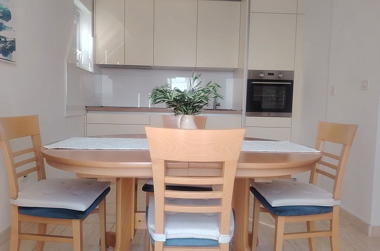 Appartement mit Balkon und Meerblick