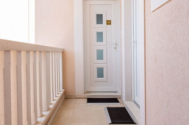Appartement in der ersten Etage mit Meerblick