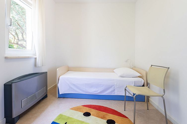 Appartement Große Ferienwohnung mit Pool, Garten und Terras