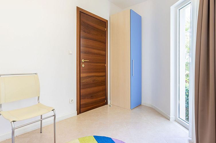 Appartement Große Ferienwohnung mit Pool, Garten und Terras