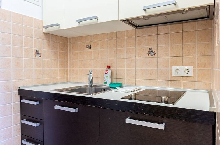 Appartement Große Ferienwohnung mit Pool, Garten und Terras