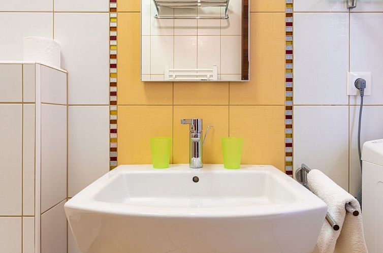 Appartement Große Ferienwohnung mit Pool, Garten und Terras