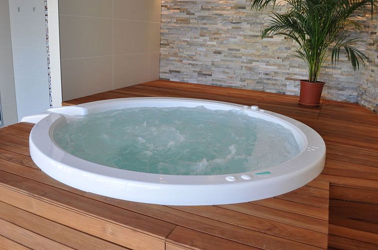 Appartement Geräumige Wohnung mit Meerblick vom Sonnenbalko