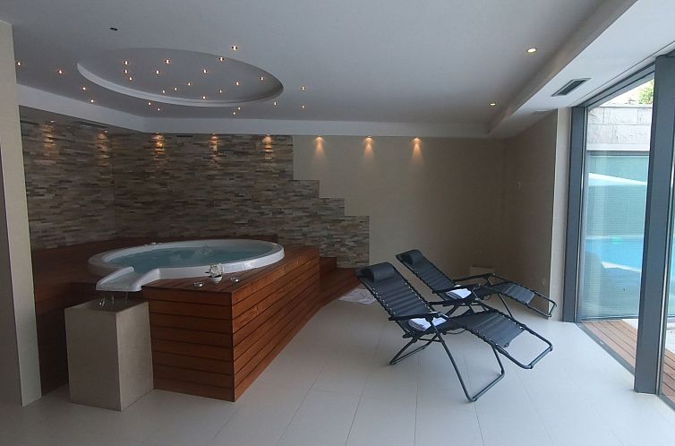 Appartement Geräumige Wohnung mit Meerblick vom Sonnenbalko