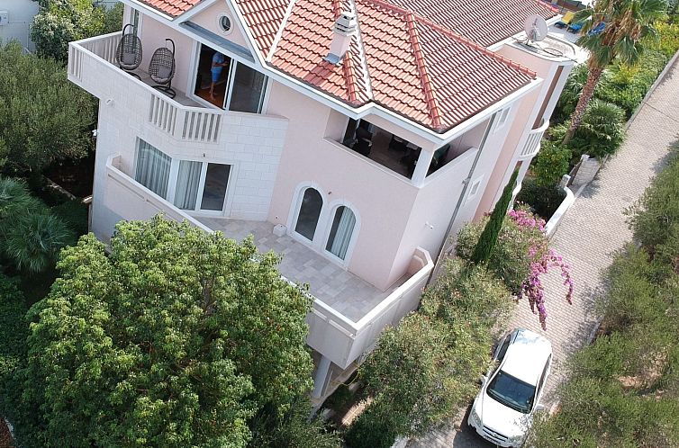 Appartement Geräumige Wohnung mit Meerblick vom Sonnenbalko
