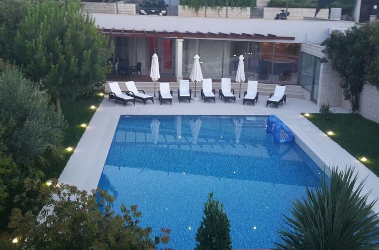 Appartement Luxuriöse Ferienwohnung mit Poolblick