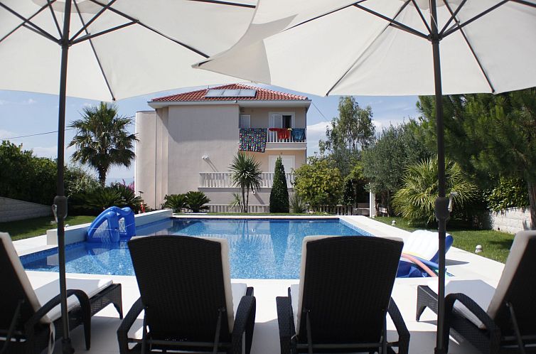 Appartement Luxuriöse Ferienwohnung mit Poolblick