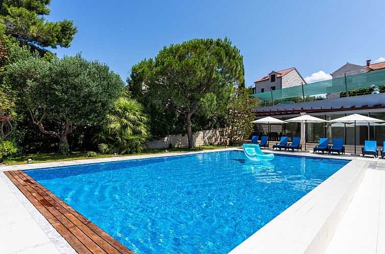 Appartement Luxuriöse Ferienwohnung mit Poolblick