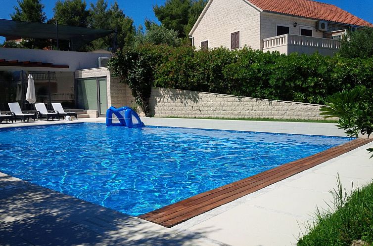 Appartement Luxuriöse Ferienwohnung mit Poolblick