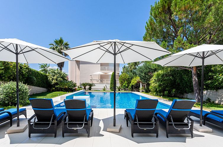 Appartement Luxuriöse Ferienwohnung mit Poolblick