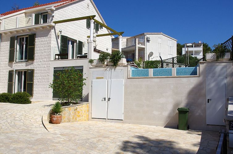 Vakantiehuis Schönes Ferienhaus mit privatem Pool