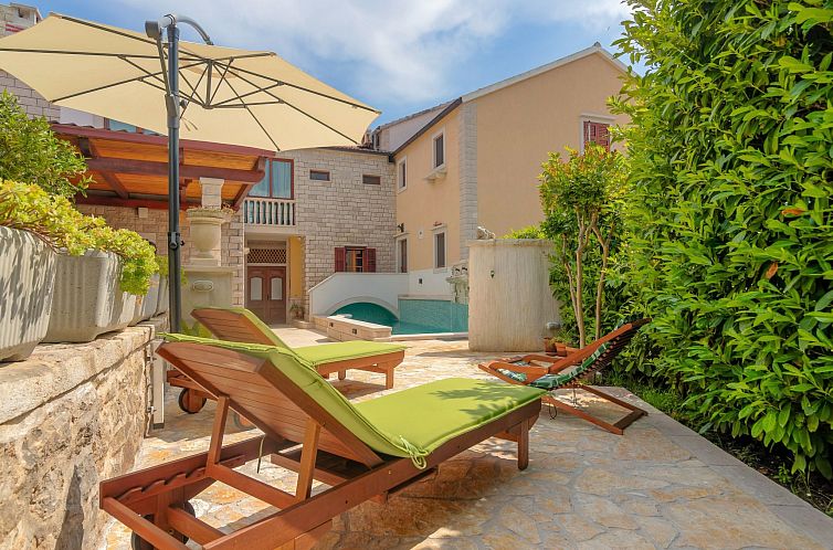 Unterkunft 10316405 - Ferienhaus Dalmatien - Vakantiehuis Ferienvilla "Laurus" mit Blick auf das Wasser