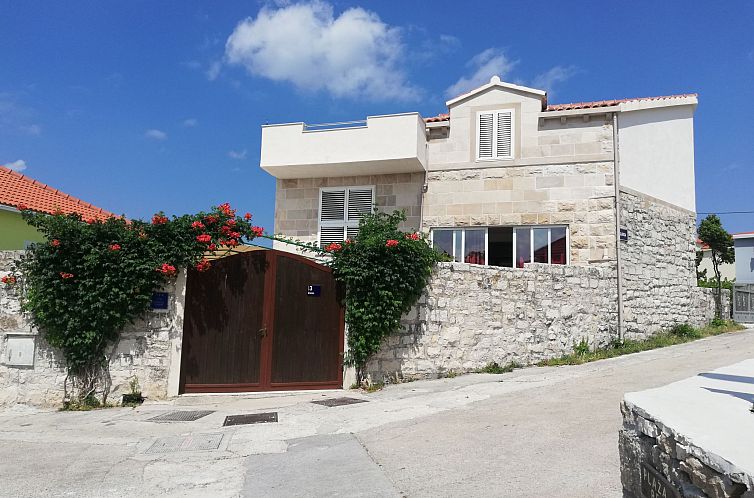 Unterkunft 10316407 - Ferienhaus Dalmatien - Vakantiehuis Gesamtes Ferienhaus in Sumartin mit Privatem Po