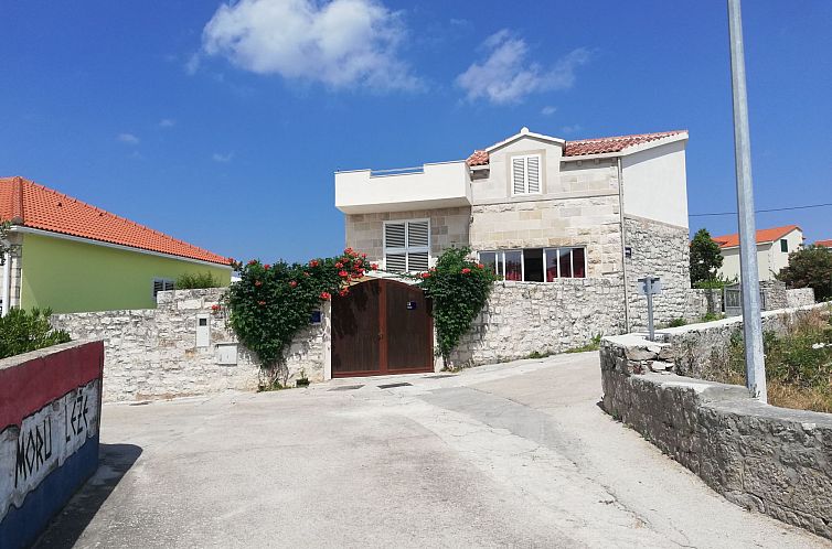 Vakantiehuis Gesamtes Ferienhaus in Sumartin mit Privatem Po