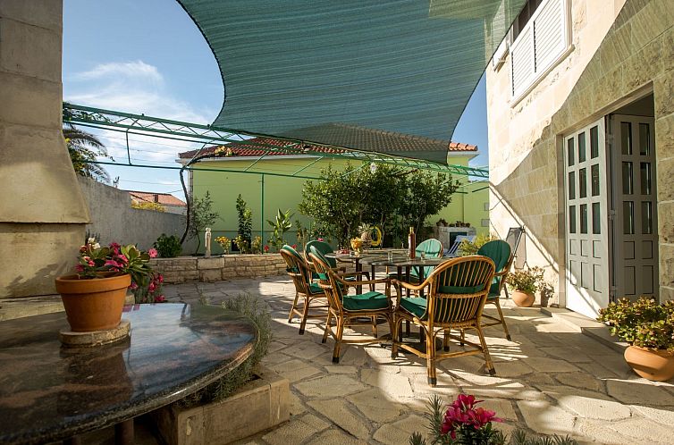 Vakantiehuis Gesamtes Ferienhaus in Sumartin mit Privatem Po