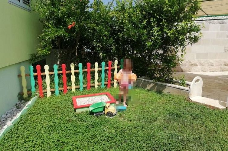 Vakantiehuis Gesamtes Ferienhaus in Sumartin mit Privatem Po