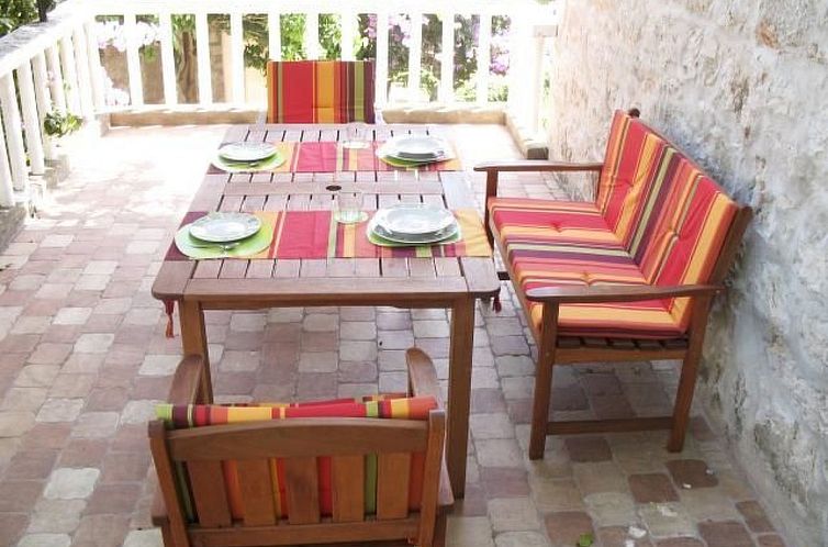 Appartement mit Terrasse