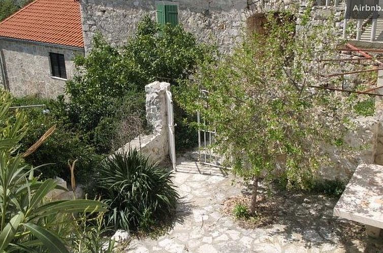 Guest house 10316703 - Apartment Dalmatia - Appartement Wohnung in Zavala mit schönem Garten