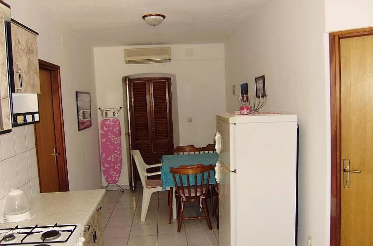 Appartement in Ivan Dolac mit Terrasse