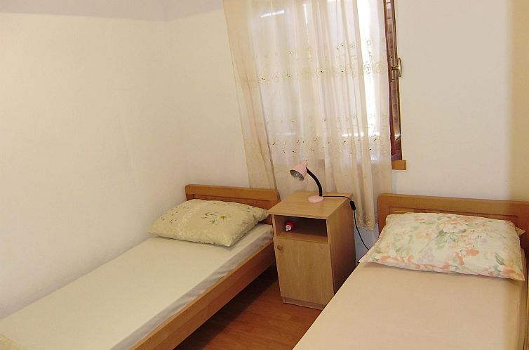 Appartement in Ivan Dolac mit Terrasse