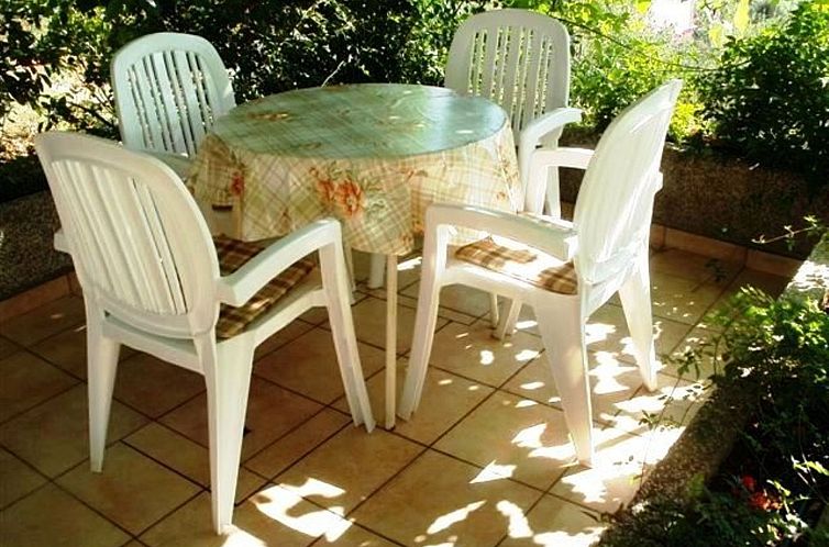 Appartement Appartement in Jelsa mit Garten und Grill