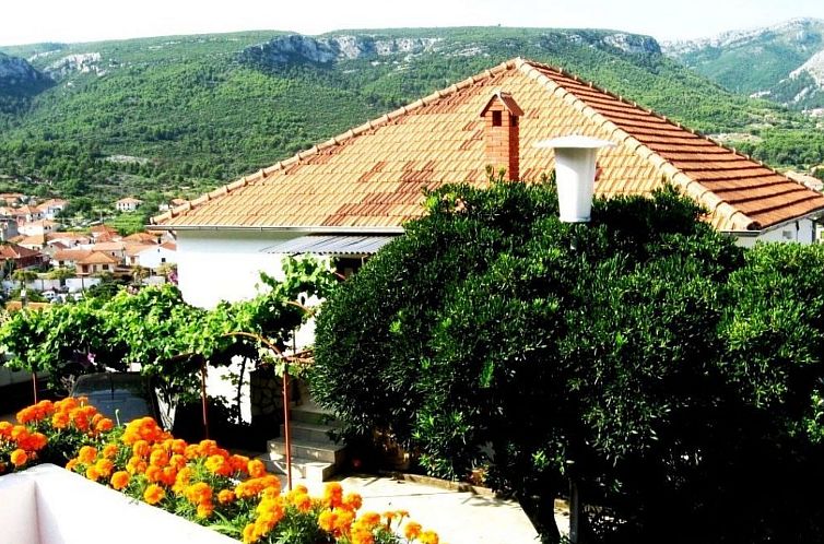 Appartement Appartement in Jelsa mit Garten und Grill