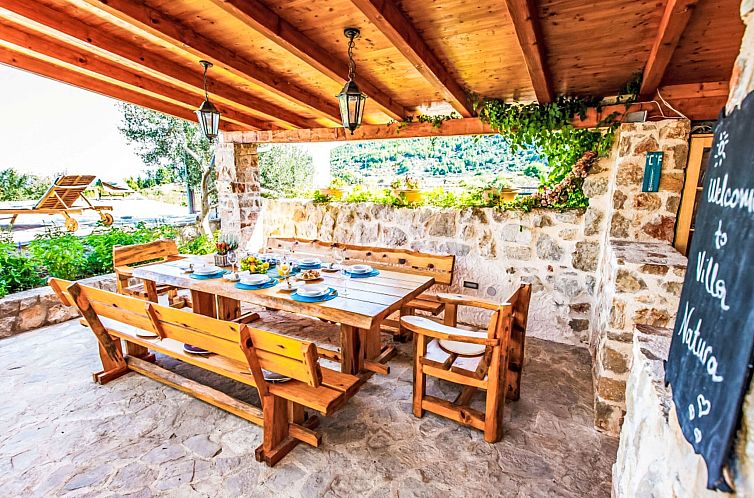 Vakantiehuis Natura with private pool