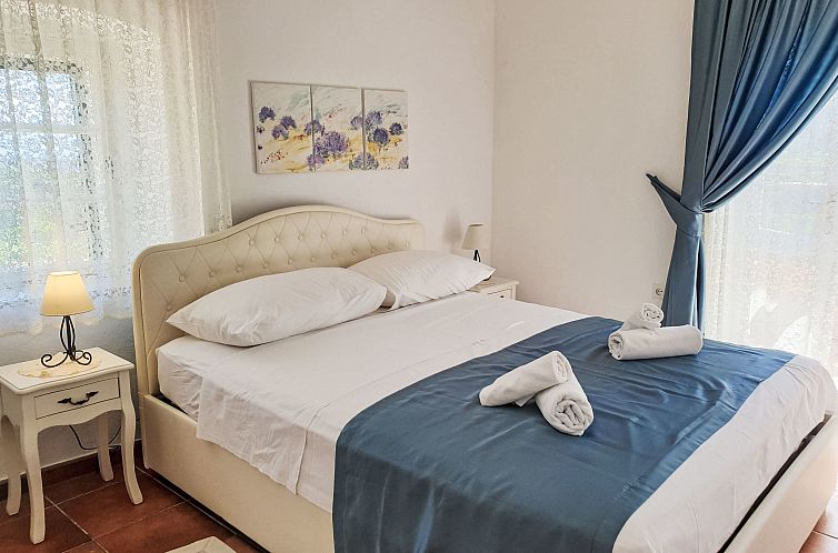 Vakantiehuis Natura with private pool