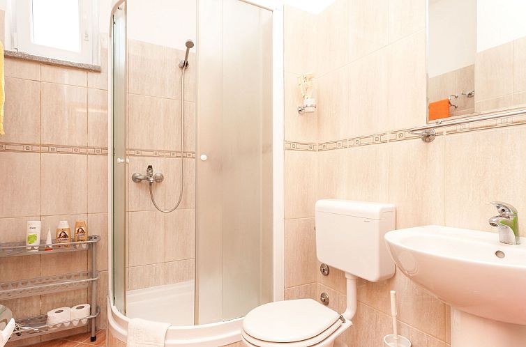 Appartement Wohnung im zweiten Stock mit Balkonen
