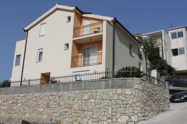 Appartement Wohnung im zweiten Stock mit Balkonen