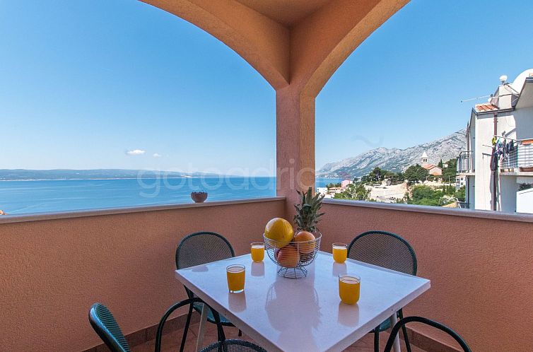 Guest house 10317015 - Apartment Dalmatia - Appartement ⛱ Strandnahes Apt Ruzze II ★ Kostenloses Par